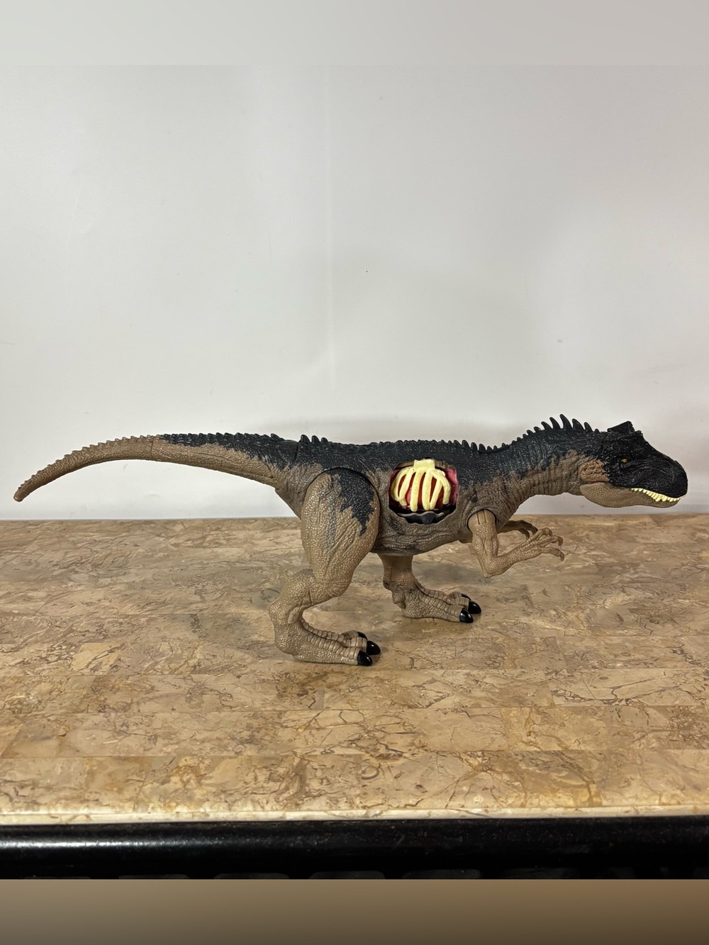 Jurassic World Dominion Extreme Damage Roarin Allosaurus Figure